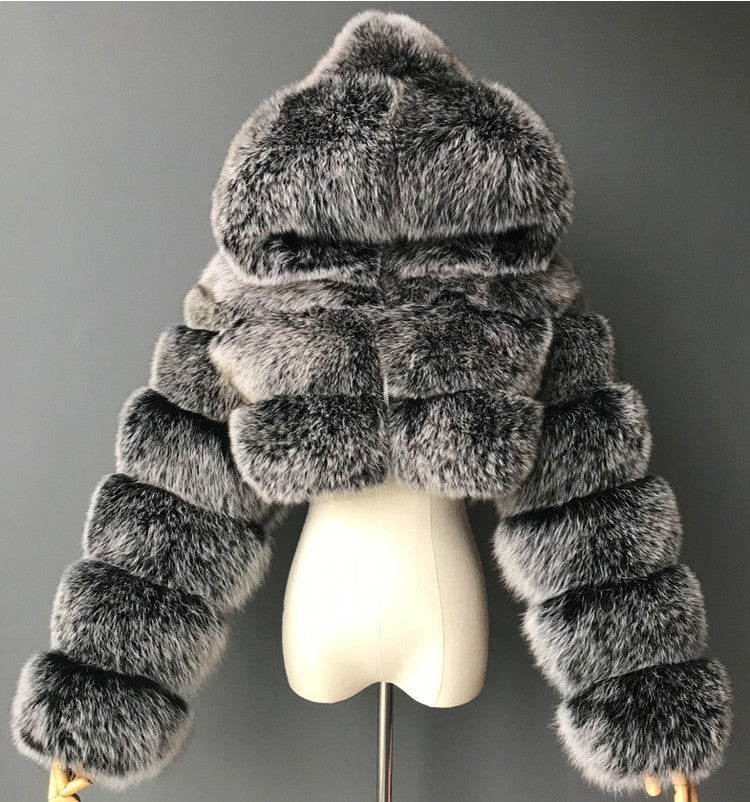 Veste Courte en Fourrure Luxe – Élégance Audacieuse