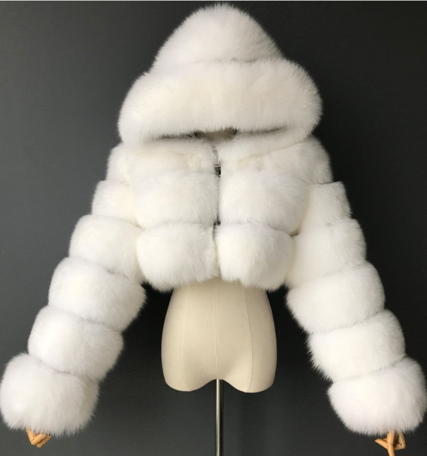 Veste Courte en Fourrure Luxe – Élégance Audacieuse