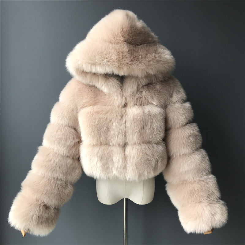 Veste Courte en Fourrure Luxe – Élégance Audacieuse