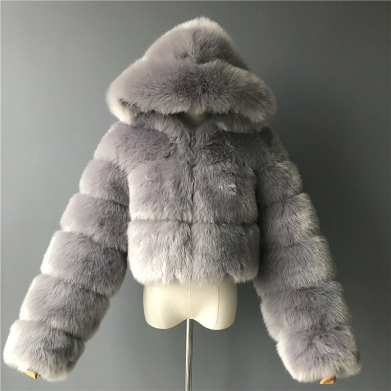 Veste Courte en Fourrure Luxe – Élégance Audacieuse
